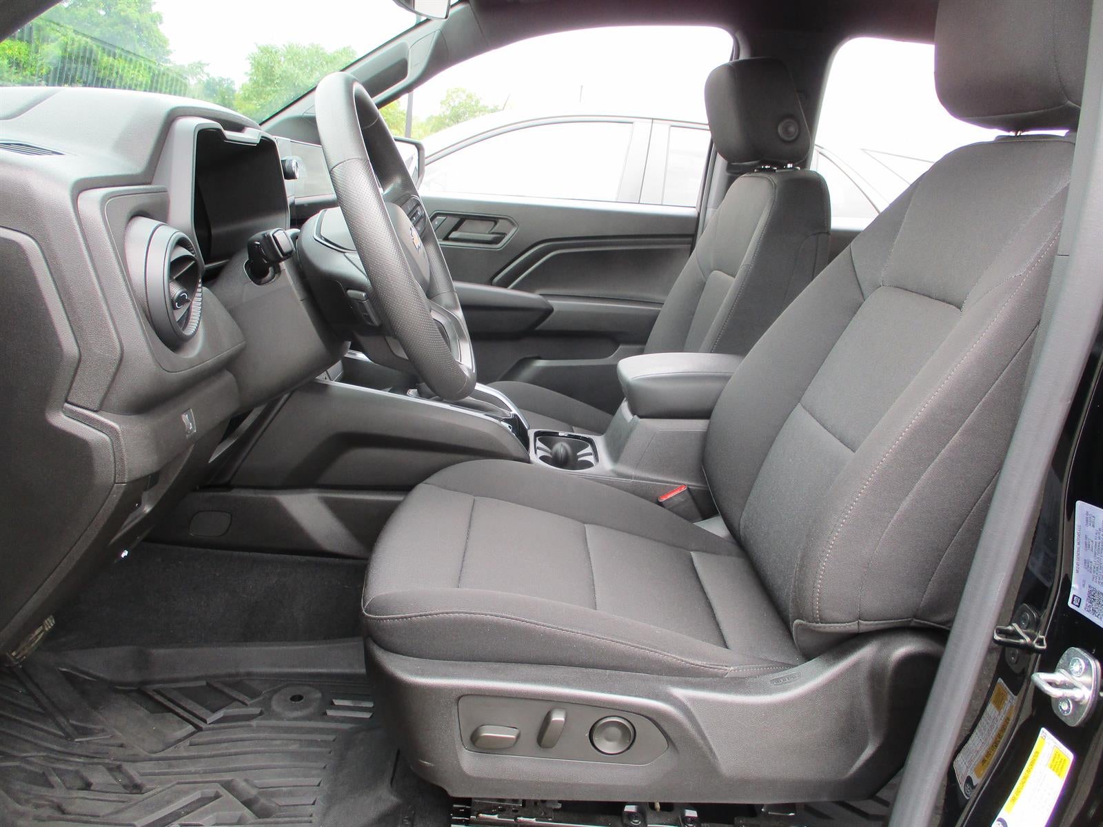 2023 Chevrolet Colorado Work Truck - Photo 17