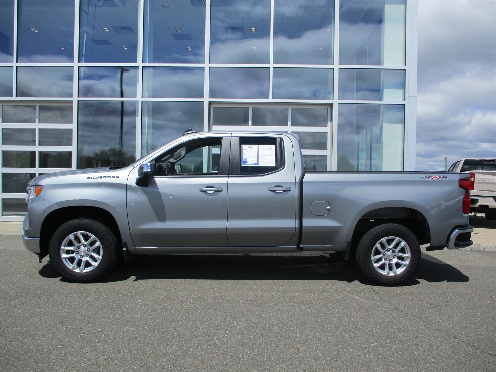 2023 Chevrolet Silverado 1500 LT (2FL)