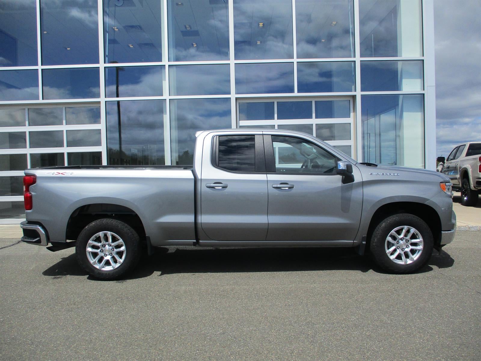 2023 Chevrolet Silverado 1500 LT (2FL)
