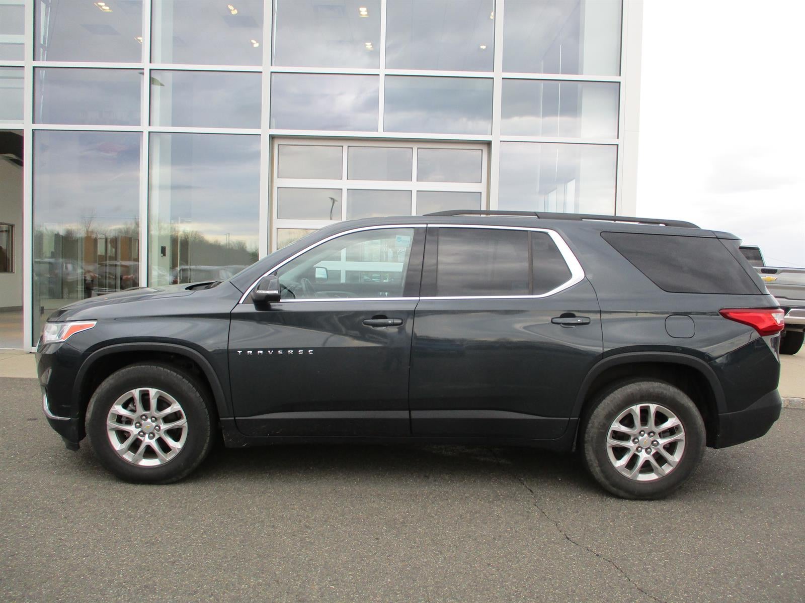 2021 Chevrolet Traverse LT Cloth