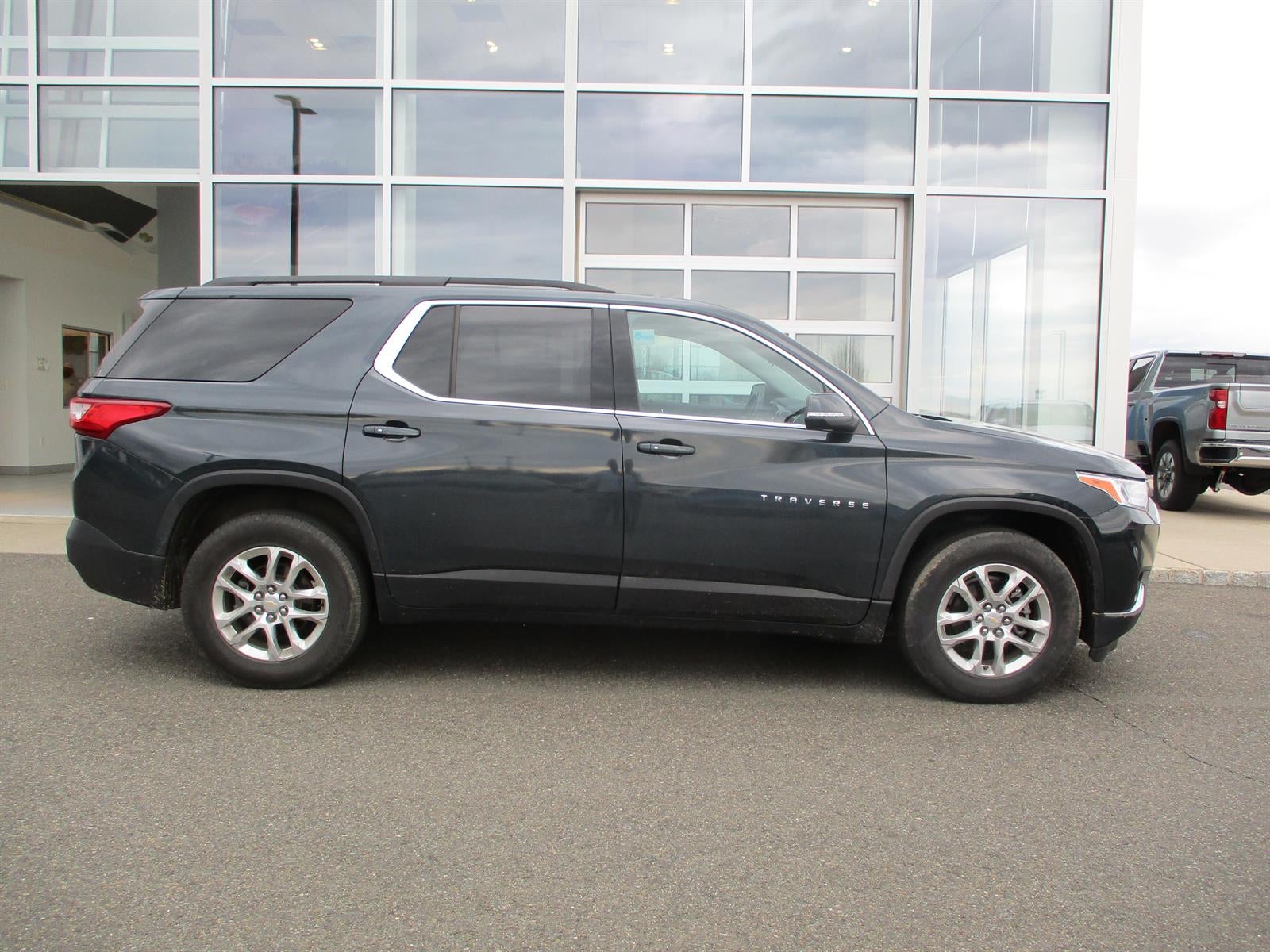 2021 Chevrolet Traverse LT Cloth